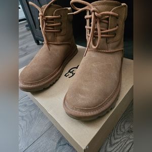 Authentic Women's UGG Australia Neumel Hiker Size 8 but can fit 8 - 8.5!